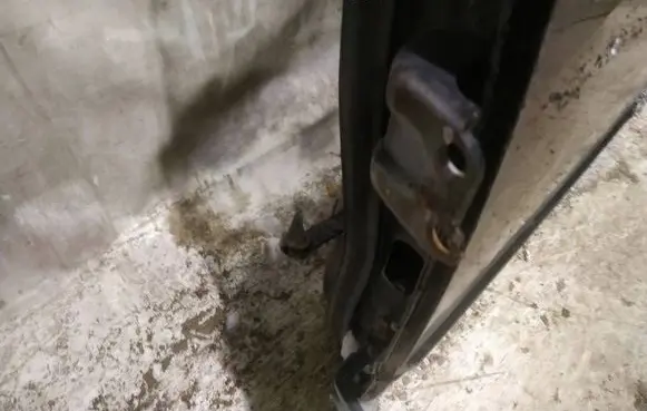 Subaru Legacy Rear door lower hinge 