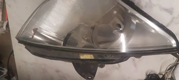 Ford Focus Headlight/headlamp 2M5113W029BE