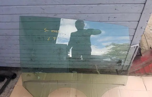 Ford S-MAX Rear side window