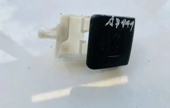Engine bonnet (hood) release handle