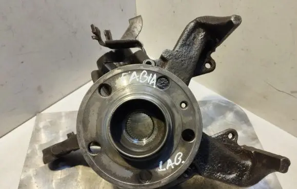 Skoda Fabia Mk2 (5J) Front wheel hub spindle knuckle