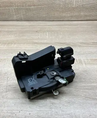 Opel Zafira A Front door lock 24444015 LEFTSIDE