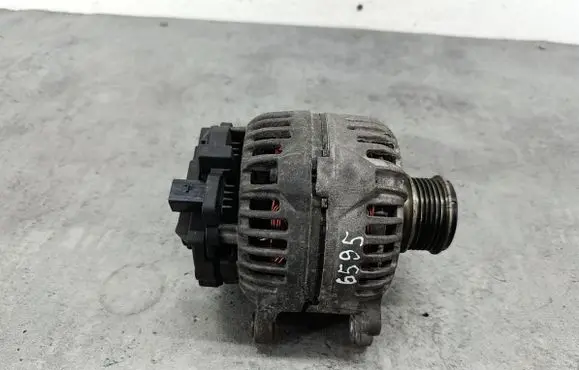 Volkswagen Polo IV 9N3 Generator/alternator 028903028E