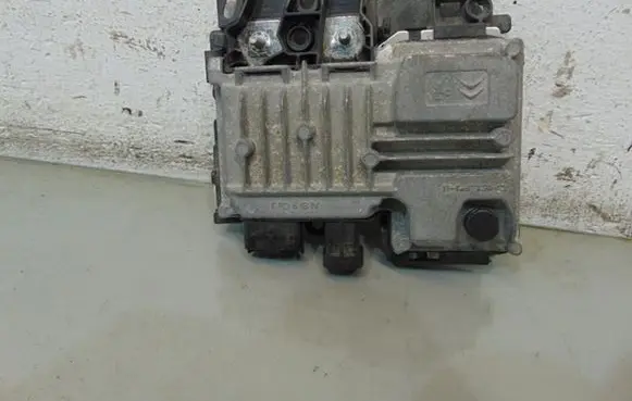 Peugeot 2008 I Engine start stop button switch 9819596180
