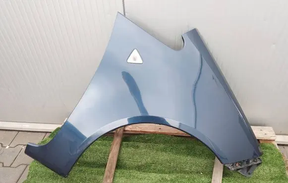Mitsubishi Colt Fender 11H