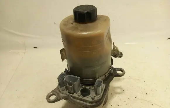 Ford Focus Power steering pump 4M513K514CA