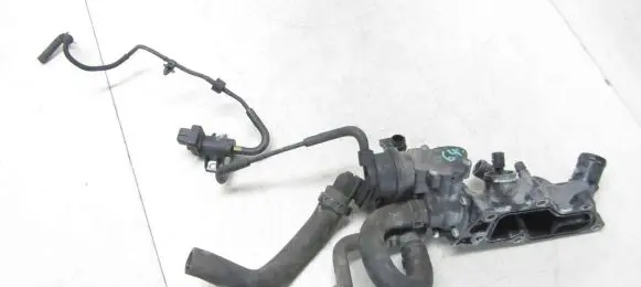 Nissan Pulsar Thermostat housing 110601073R
