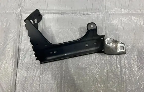 Maserati Grecale Fender mounting bracket