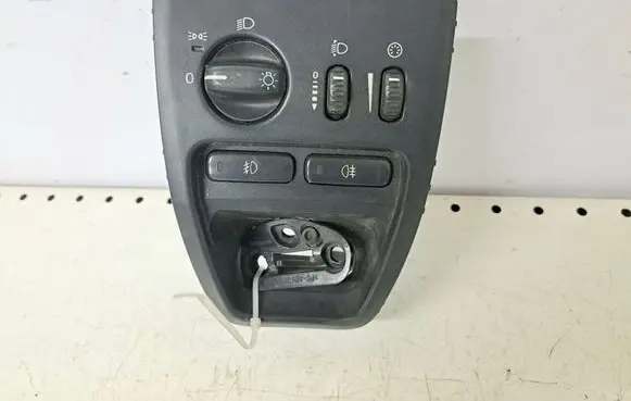 Volvo XC90 Light switch 8685452