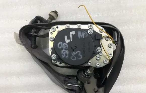 Nissan NP300 Front seatbelt