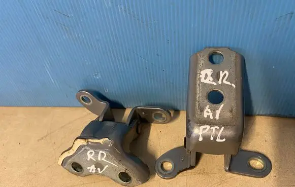 Rear door hinge set