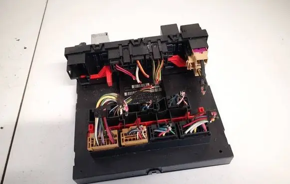 Volkswagen Touran I Fuse box set 1k0937049n