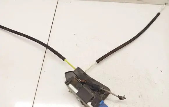 Audi A4 S4 B5 8D Rear door lock 8d0839015a