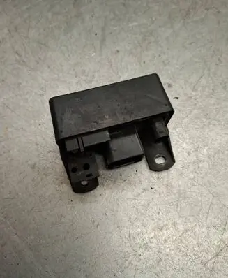 Mercedes-Benz E W210 Glow plug pre-heat relay 
