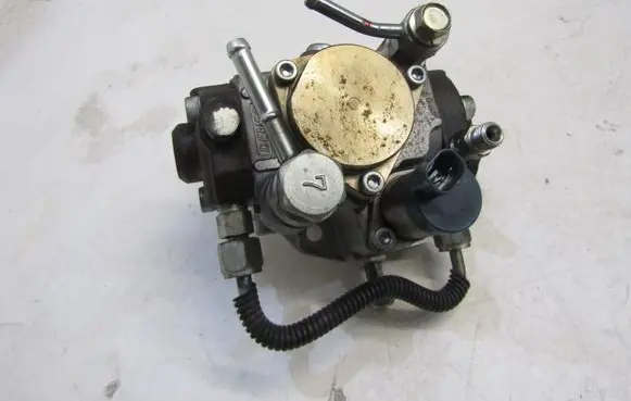 Mazda CX-5 Fuel injection high pressure pump SH0113800B