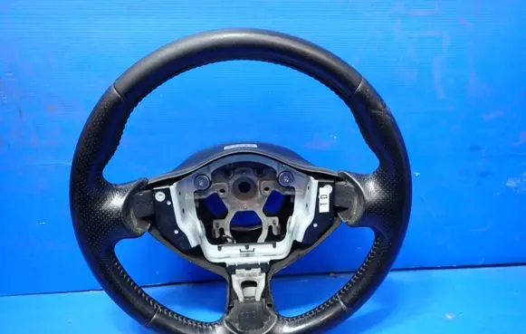 Nissan Juke I F15 Steering wheel