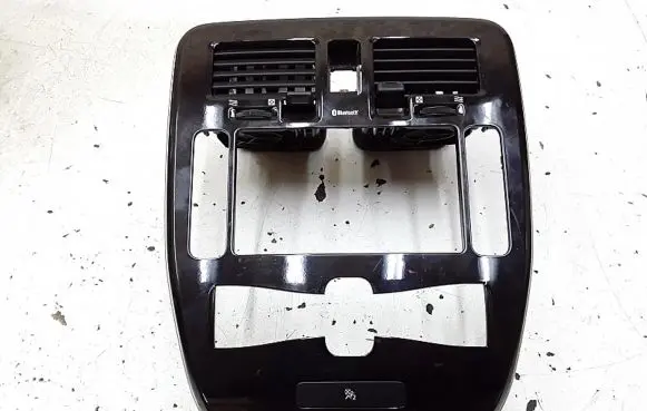 Nissan Leaf I (ZE0) Radio/GPS head unit trim 