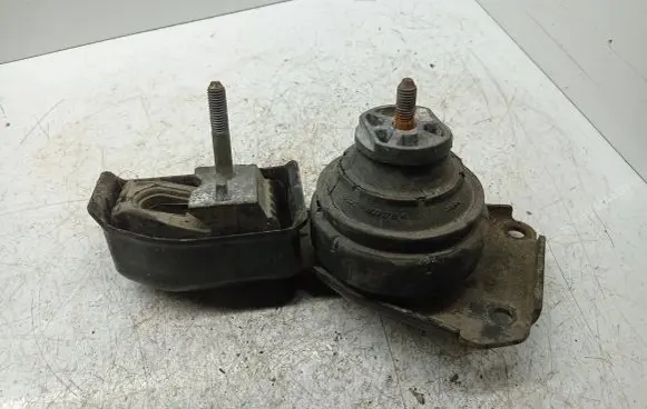 Seat Alhambra (Mk1) Engine mount bracket