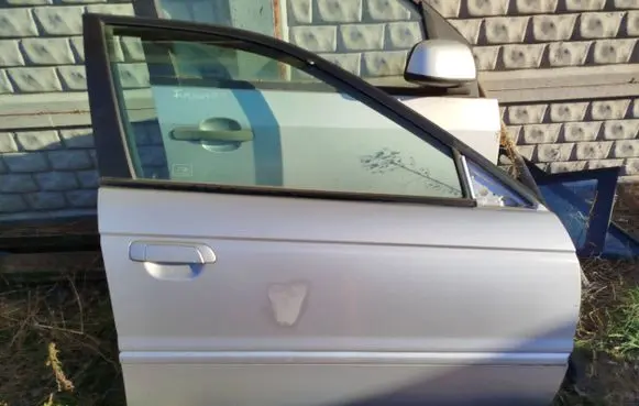 Honda Accord Front door nh623m