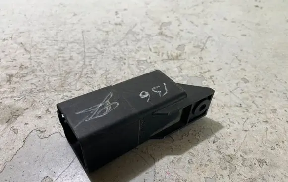 Volkswagen PASSAT B6 Glow plug pre-heat relay 0281003038