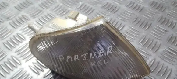 Peugeot Partner Front indicator light