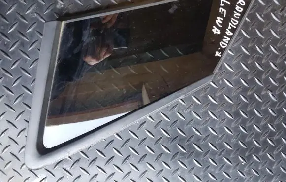 Opel Grandland X Rear side window