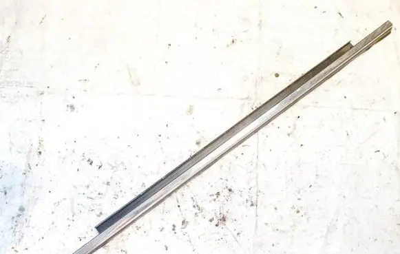 Chrysler Sebring (JS) Front door glass trim molding 05303656ac