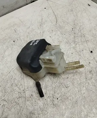 Brake fluid reservoir