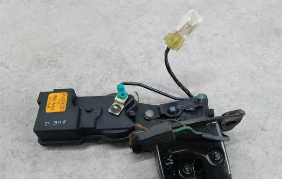Hyundai Coupe Tailgate lock latch 812302C000