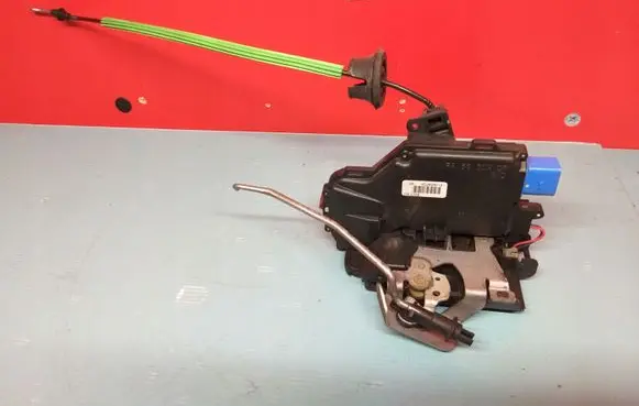 Audi A8 S8 D3 4E Rear door lock 4E0839016