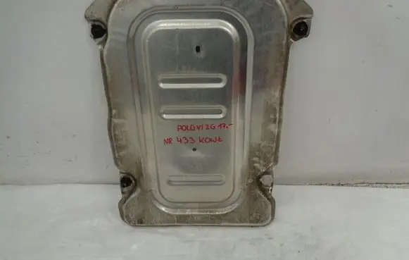 Volkswagen Polo VI Engine splash shield/under tray 2Q0825229