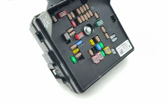 Opel Frontera Fuse module 9859126380