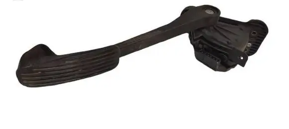 Accelerator throttle pedal