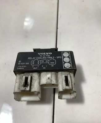 Volvo S70 V70 V70 XC Coolant fan relay 9442934