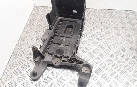 Battery box tray