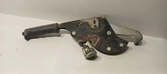 Toyota Land Cruiser (BJ70) Hand brake release handle
