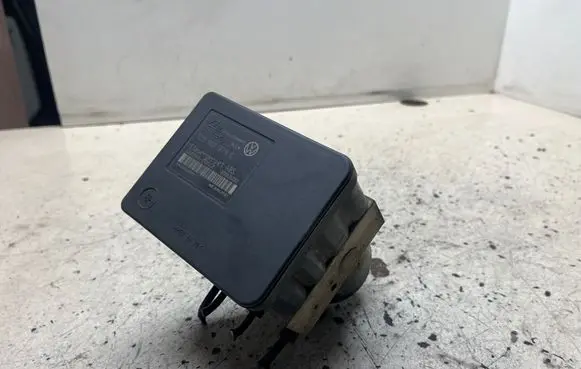 Volkswagen Golf IV ABS Pump 1C0907379C