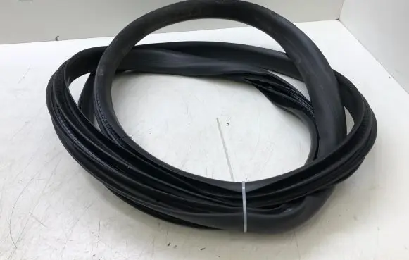 Ford Puma Rear door rubber seal (on body) 