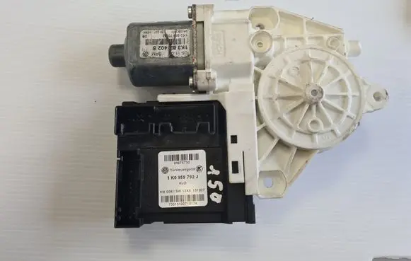 Volkswagen Golf V Front door window regulator motor 1K0959702M 1K3837402S 1K0959792J