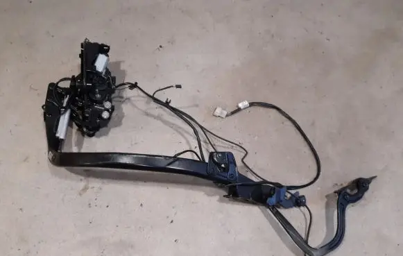 BMW 4 F32 F33 Convertible roof hinge 7401031