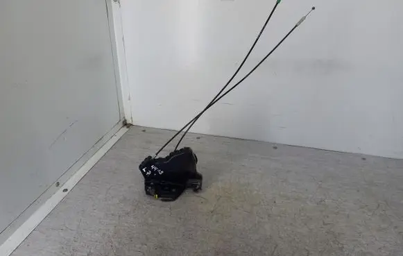 Toyota Sienna XL20 II Front door lock 