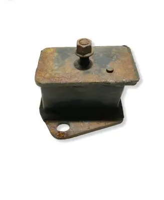 Mitsubishi L200 Engine mount bracket 
