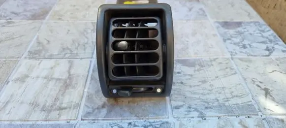 Land Rover Discovery Dash center air vent grill