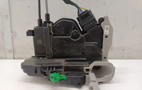 Hyundai Kona I Front door lock 81310J9510