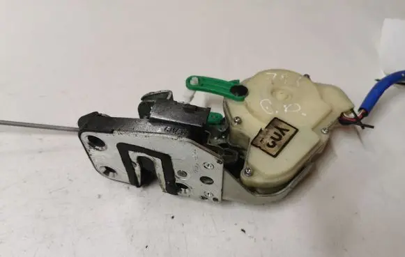 KIA Sorento Rear door lock A045777