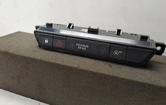 Dacia Sandero III Hazard light switch 283E85684R E322813
