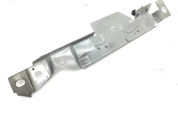 Volvo S90, V90 Fender mounting bracket