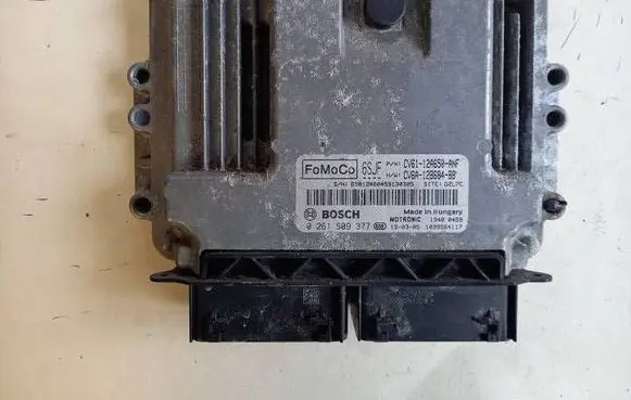 Ford Focus Engine control unit/module CV6112A650ANF 0261S09377 CV6A12B684BB