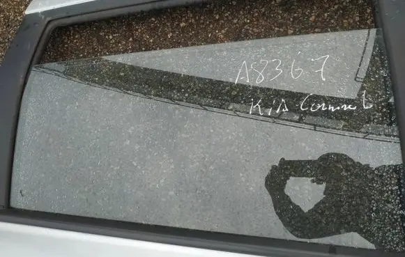 KIA Carnival Rear door window glass