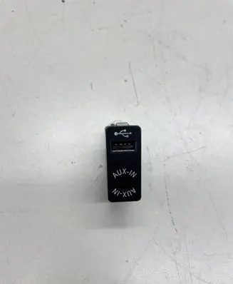 BMW 5 F10 F11 AUX in-socket connector 9237653